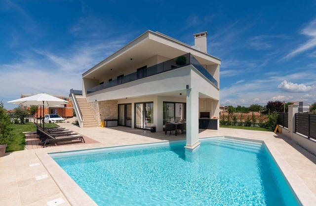 Villa Perla with swimming pool and whirlpool