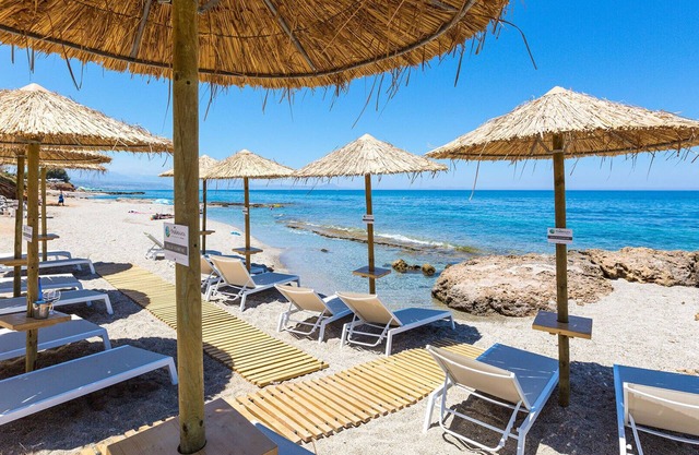 Villa Persi, Exclusive Villa With Private Beach Facilities