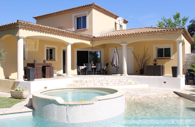 Villa Pic St Loup Montpelier area, 10 min A9, 170m², swimming pool, sleeps 10