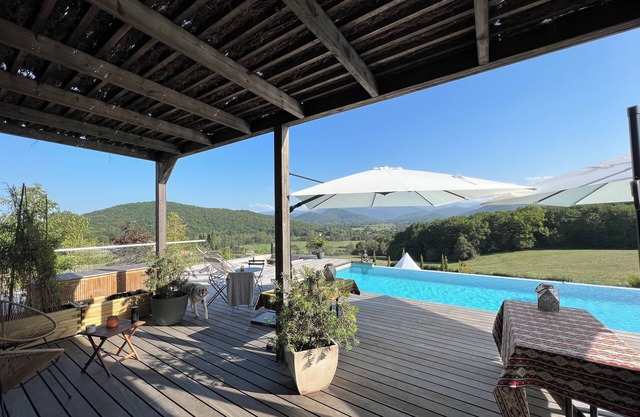 Villa pin Centenaire vue Panoramique sur Pyrénées Avec Piscine à Débordement