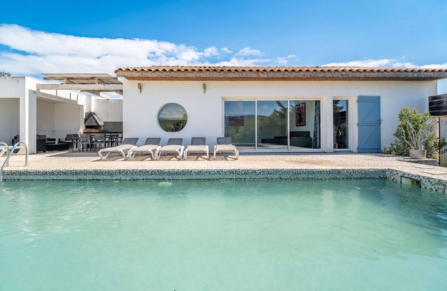 Villa 'Piscine Privée Proche Plages' with Private Pool, Private Terrace and Wi-Fi