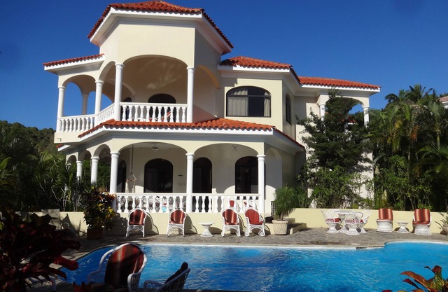 Villa Playamor, Luxury fully staffed beach villa including cook