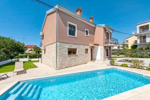 Villa Pomigranai with Swimming Pool
