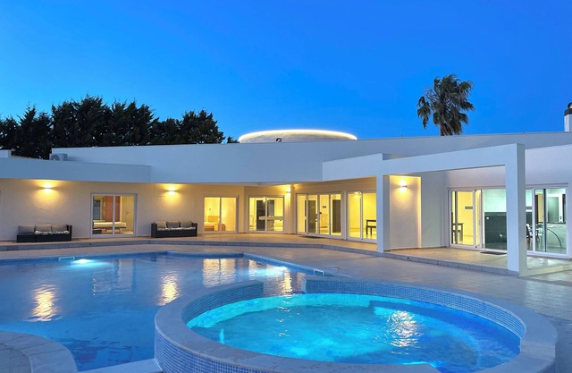 VILLA PORTUGAL: 2 POOLS, FOOTBALL PITCH, TENNIS COURT, CINEMA ROOM, PRIVATE CHEF