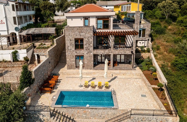 Villa Presidente w/Pool and View Over the Horizon