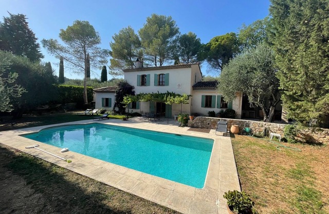 Villa Provençale et Piscine Calme, vue Imprenable