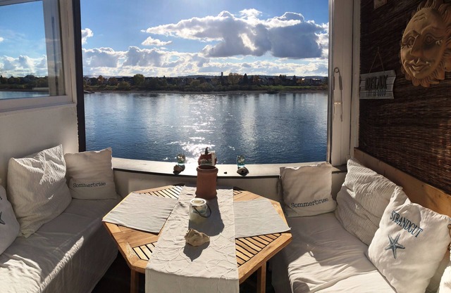 VILLA RHEINSTEIN AT THE ENGERS CASTLE - Exclusive apartment overlooking the Rhine