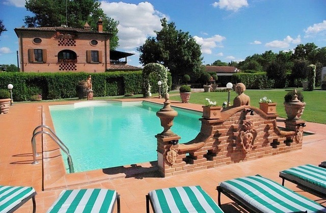 Villa Rivaflora: A splendid three-story villa situated in a quiet location, a few minutes from the town center, with Free WI-FI.