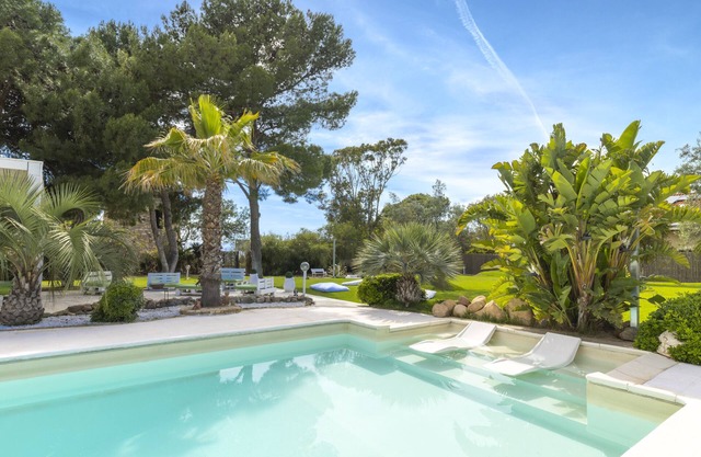 Villa 'Riví' with Sea View, Wi-Fi and Air Conditioning