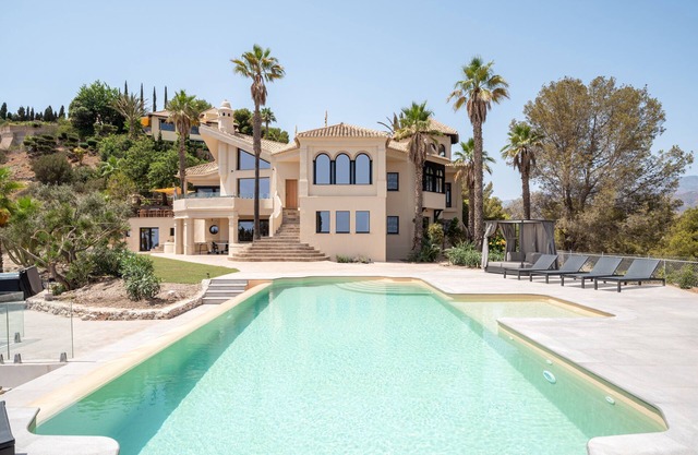 Villa 'Rocca' with Sea View, Wi-Fi and Air Conditioning