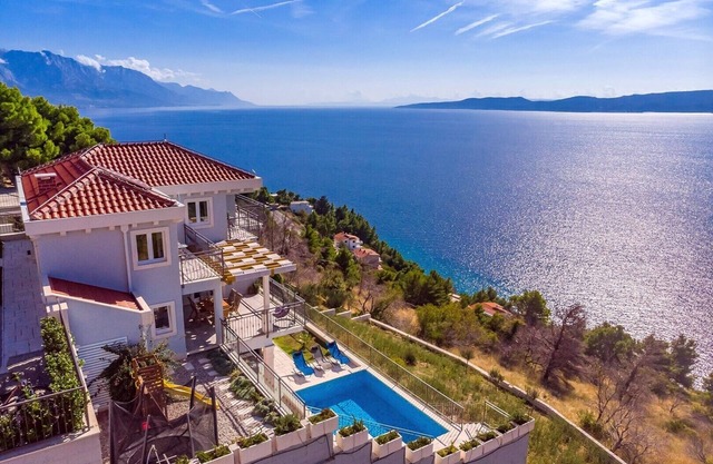 Villa S&A with heated private pool, playground