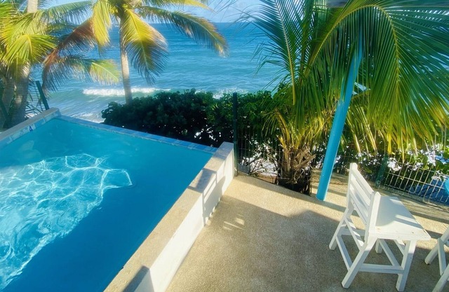 Villa Santorini, Beach Front & Pool