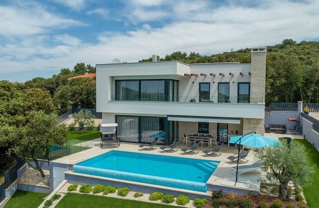 Villa Sara - Luxurious villa with private pool and sauna, near the beach in Vrsar