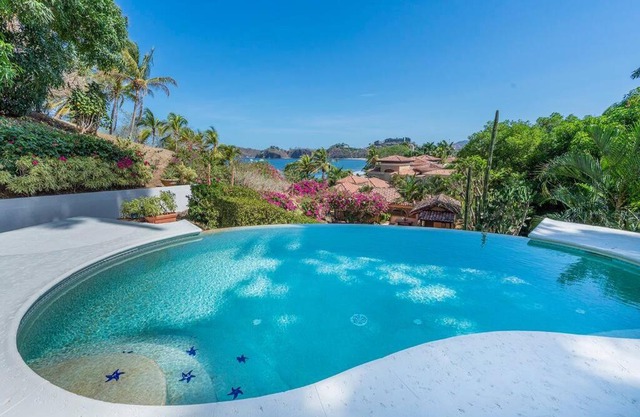 Villa Seahorse/Pool, jacuzzy , access to the beach