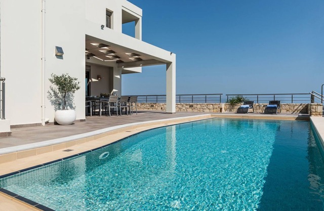 Villa Sirius - Three Bedroom Villa, Sleeps 8