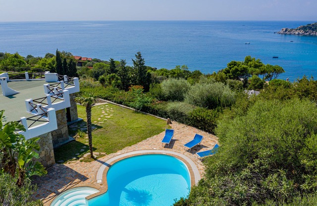 Villa Smeralda - Salt water pool, Sea view, Mediterranean nature 200 mt from sea