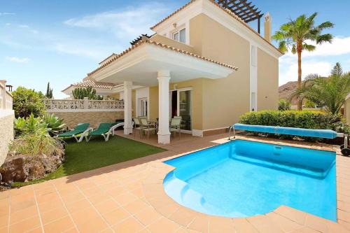 Villa Solymar with private heated pool