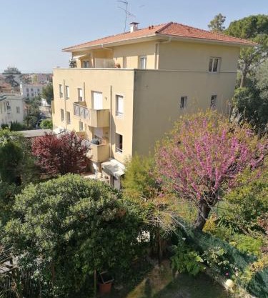 Villa Soraya , quiet location with big garden near beach and old town of NICE