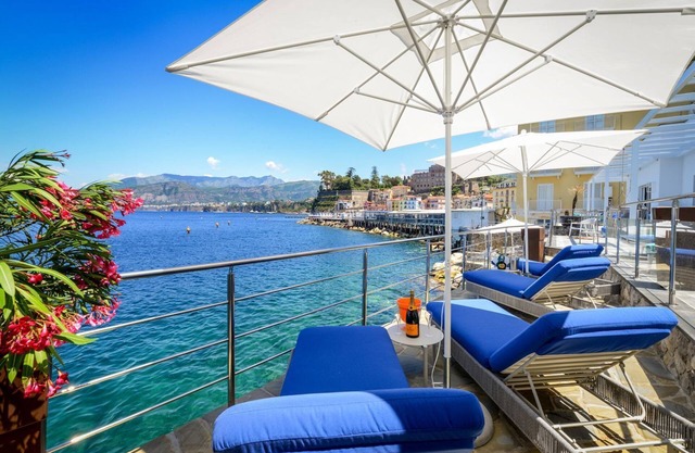 Villa Sorrentina - Four Bedroom Villa, Sleeps 8