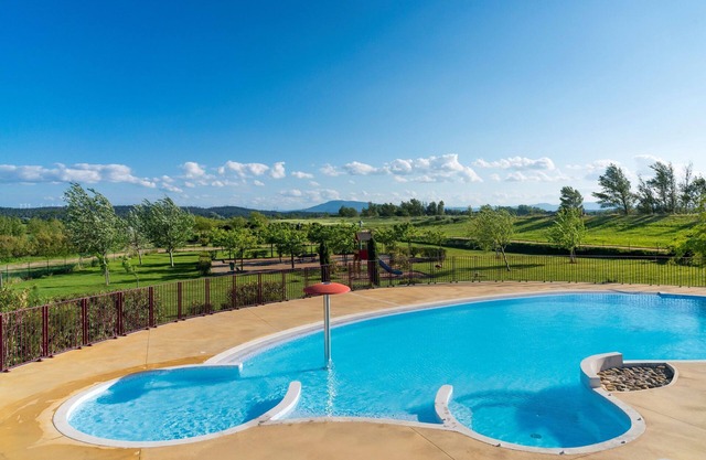 Villa spacieuse, accès 2 Piscines + Gym