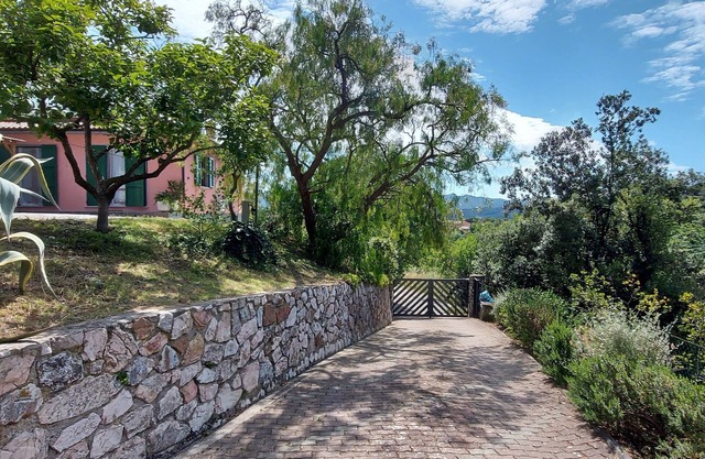 Villa surrounded by greenery ideal for sea relaxation trekking Mountainbike