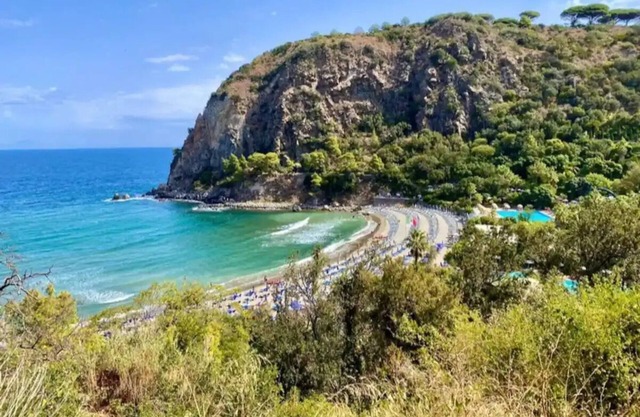 Villa surrounded by greenery, just 5min walk from SanMontano beach