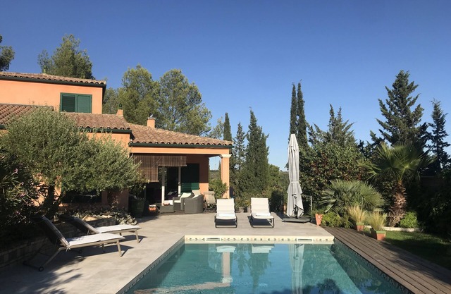 Villa, swimming pool, surrounded by greenery, near Montpellier