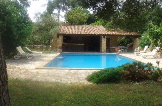 Villa T3 with swimming pool, refined services in the countryside