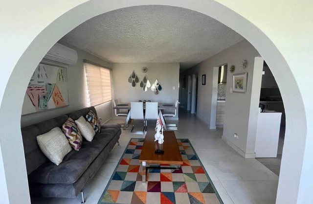 Villa Teresa spacious, beautiful, 8 min 2 airport!