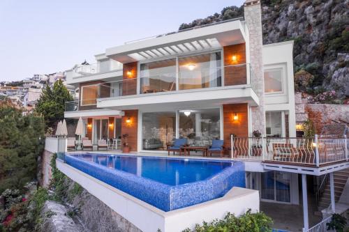 Villa Tuna Kalkan sleeps 14