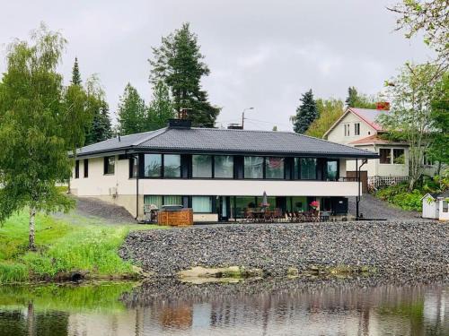 Villa Venetsia tilava huvila