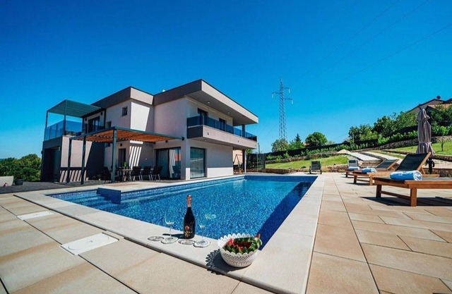 Villa Viktoria* a luxury villa with pool in Imotski