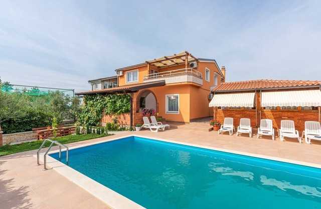 Villa Visnjan with Pool/Apartment No.1 on the First Floor with Balcony