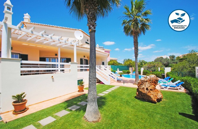 Villa w/heatable pool, jacuzzi & BBQ, Armação