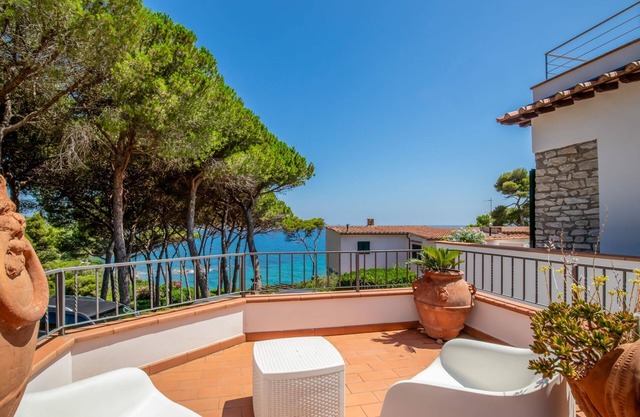 Villa with private beach access