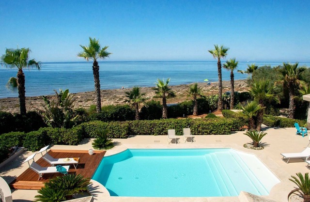 Villa White Dahlia - 10 PAX with pool and sea view