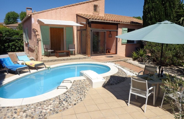 Villa with private pool, pretty village on the Canal du Midi, Languedoc