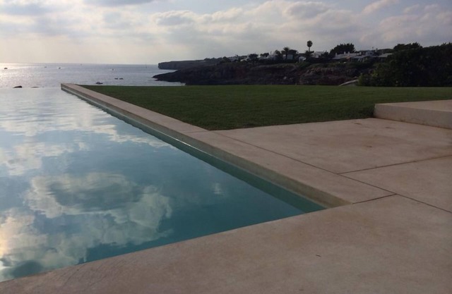 Villa with 5 bedrooms, 4 bathrooms, 1300 m² of land on the seafront FREE WIFI