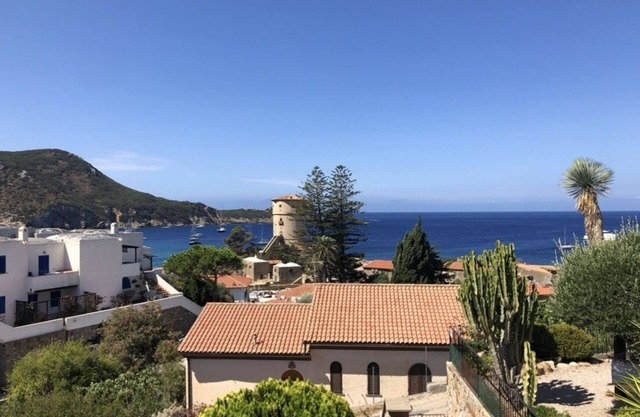 Villa with a unique view over the bay of Giglio Campese