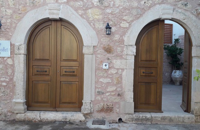 Villa with garden, inneryard and terrace with a view to Talean Mountains