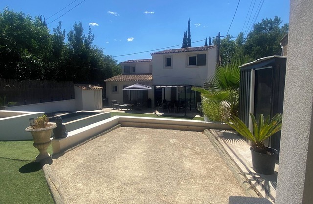 Villa with pool in a pretty village in Provence - 36kms from Aix en Provence