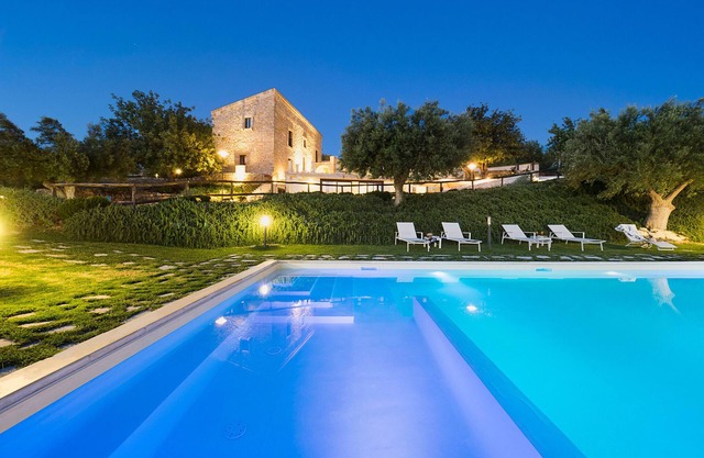 Villa with pool, wellness area and private tennis court