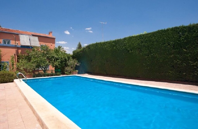 Villa with private pool and 1000 m2 of gardens and orange