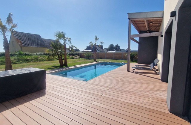 Villa With Swimming Pool and Jacuzzi 50 Meters From the Sea