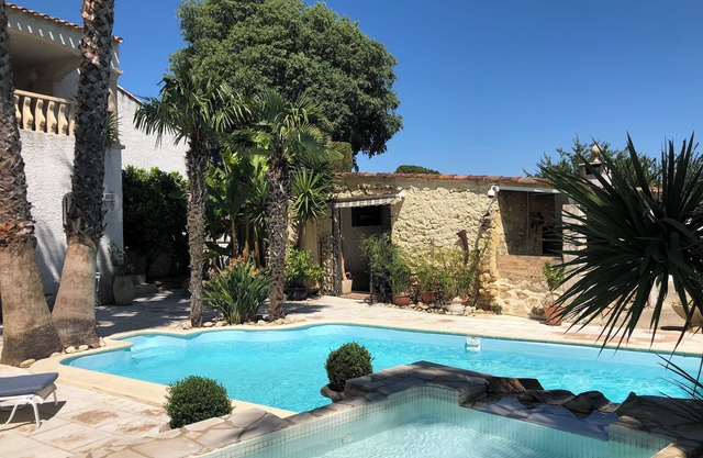 Villa with terrific mediterranean garden located next to beaches and mountains
