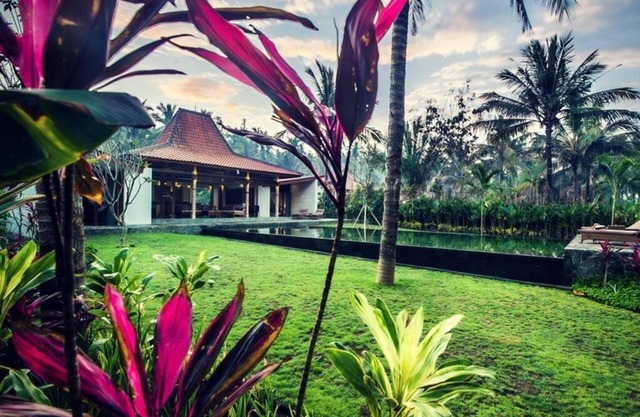 Villa with view of the water