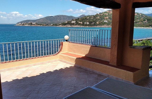 Villa Ylenia - Villa with direct access to the sea and large garden