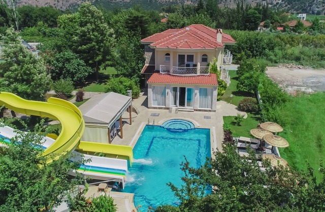 VILLA ZEZE 7 ROOMS 14 SLEEPS PRIVATE WATERSLIDES