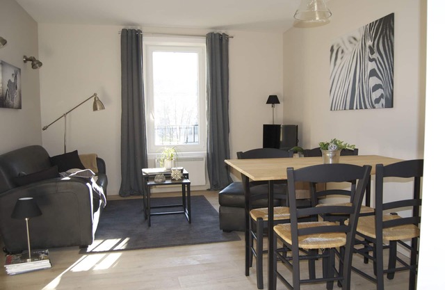 Village center apartment with pool, garden and bike/motorcycle room wifi