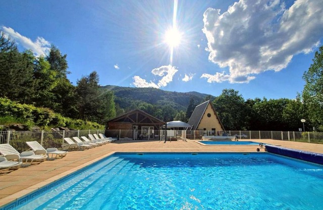 Village de chalets et camping La Pierre de l'Aigle